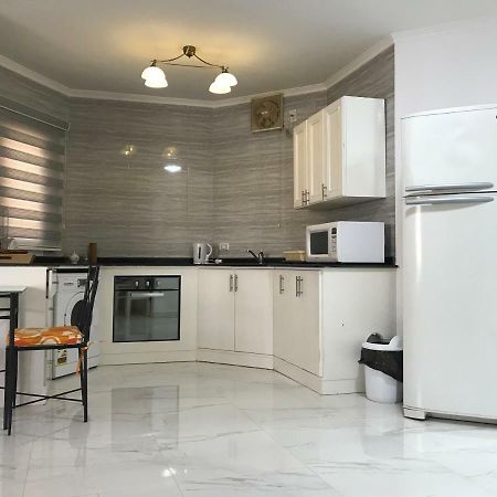 Regency Towers Apartments Gurdaka Kültér fotó