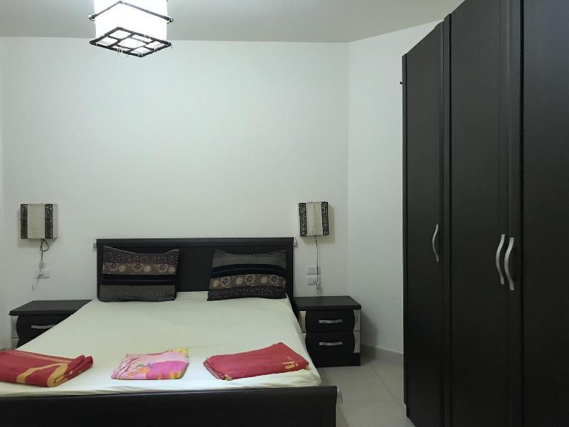 Regency Towers Apartments Gurdaka Kültér fotó