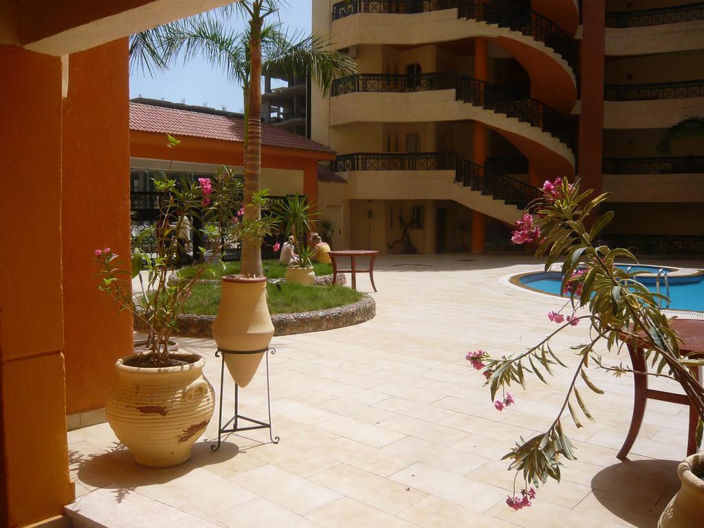 Regency Towers Apartments Gurdaka Kültér fotó