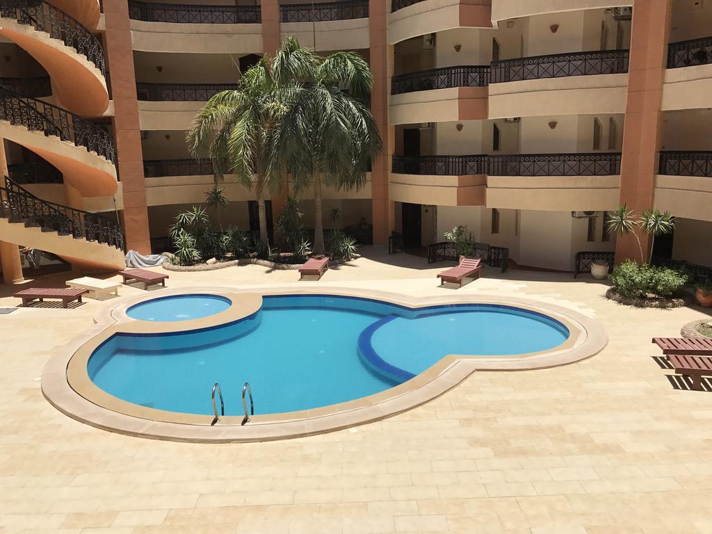 Regency Towers Apartments Gurdaka Kültér fotó