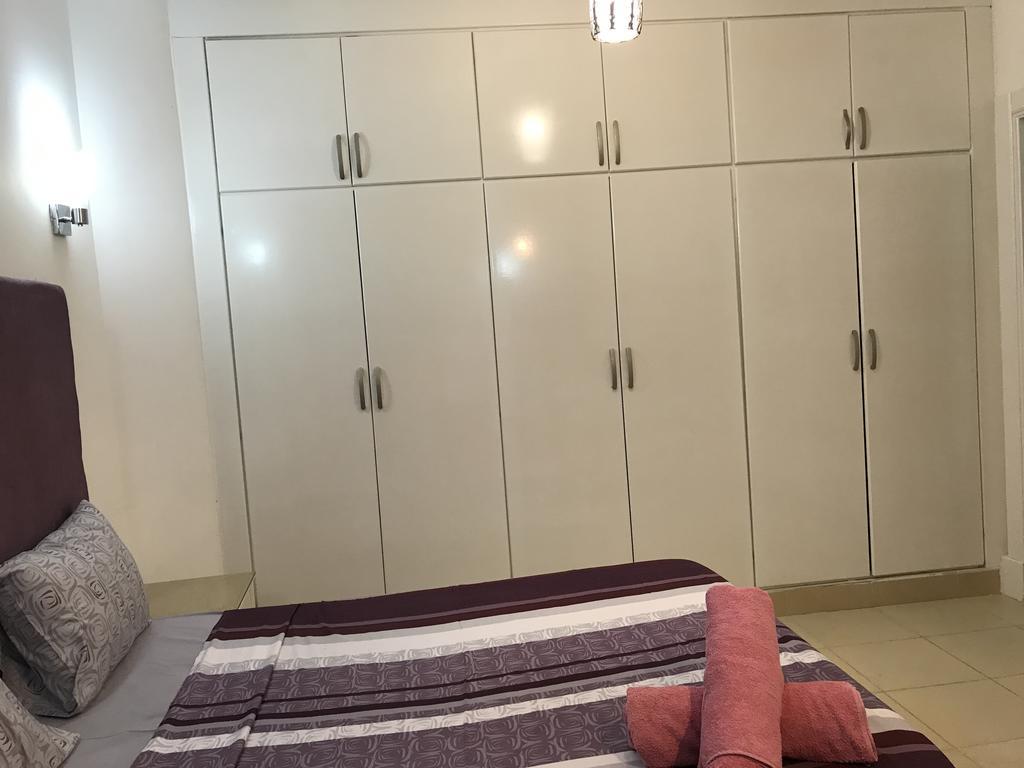 Regency Towers Apartments Gurdaka Kültér fotó